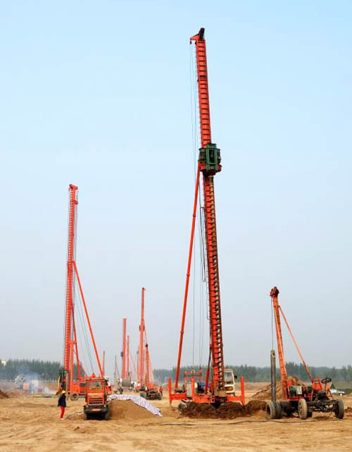CFG-23米液壓步履式長螺旋鉆機