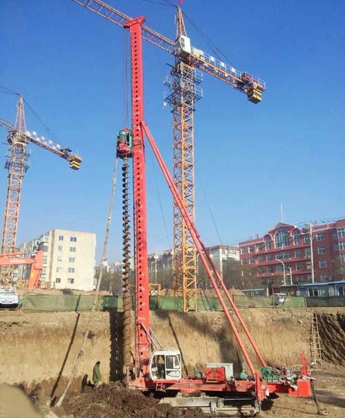 23米長(zhǎng)螺旋鉆機(jī)施工現(xiàn)場(chǎng)